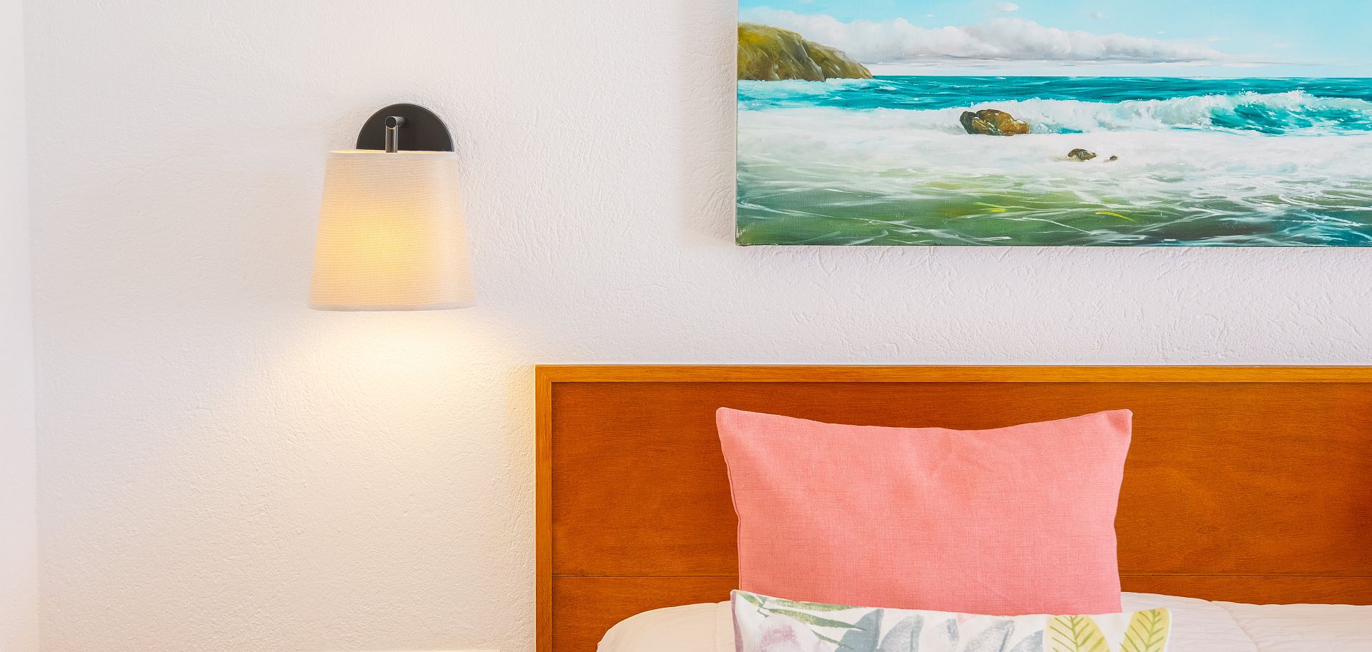 Enjoy the calm of the sea from your room