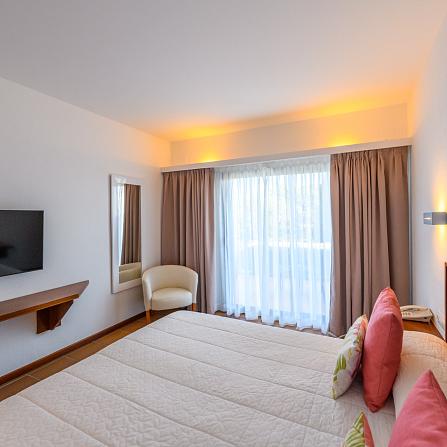 Chambre vue lateral mer