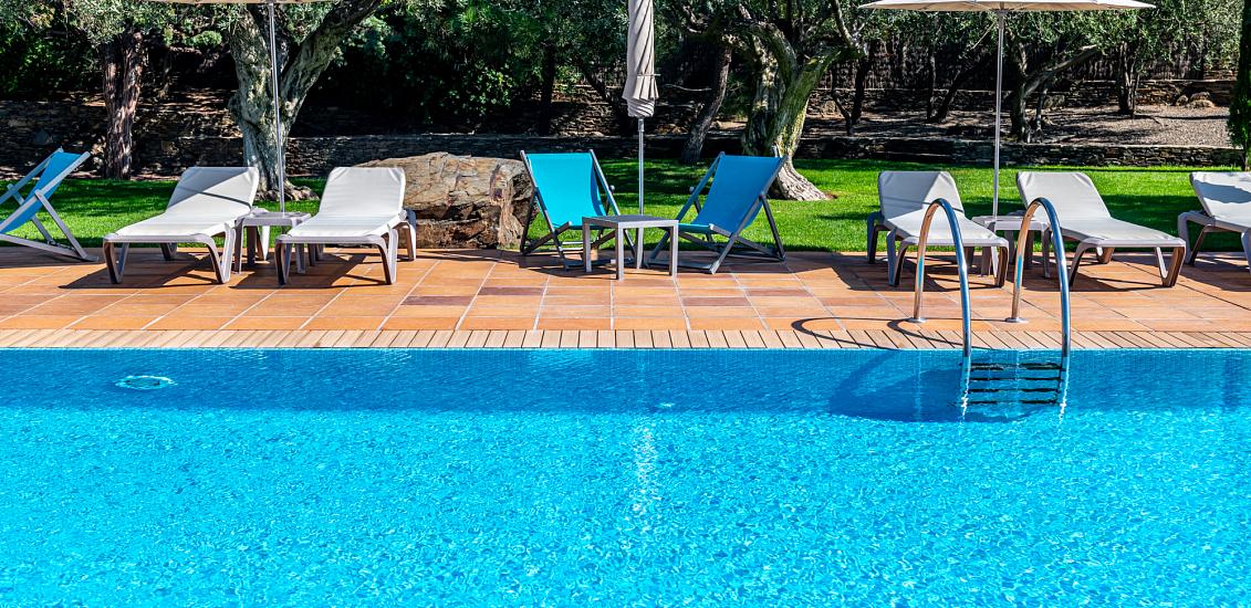 Hotel amb piscina a l'aire lliure