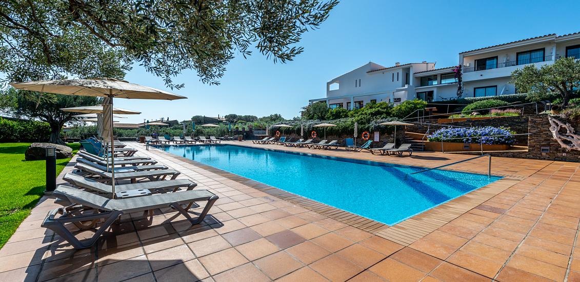 Hotel amb piscina a l'aire lliure