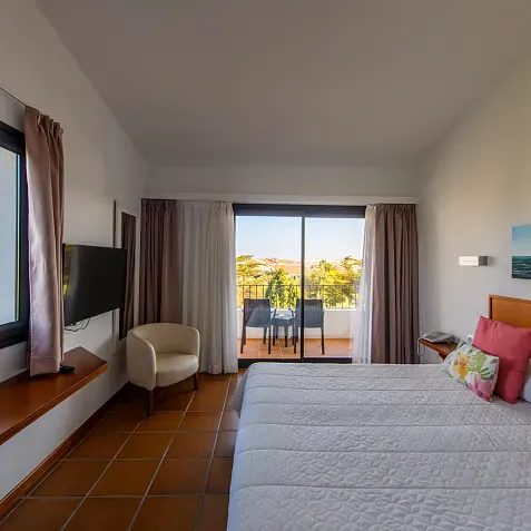 Habitació vista lateral mar